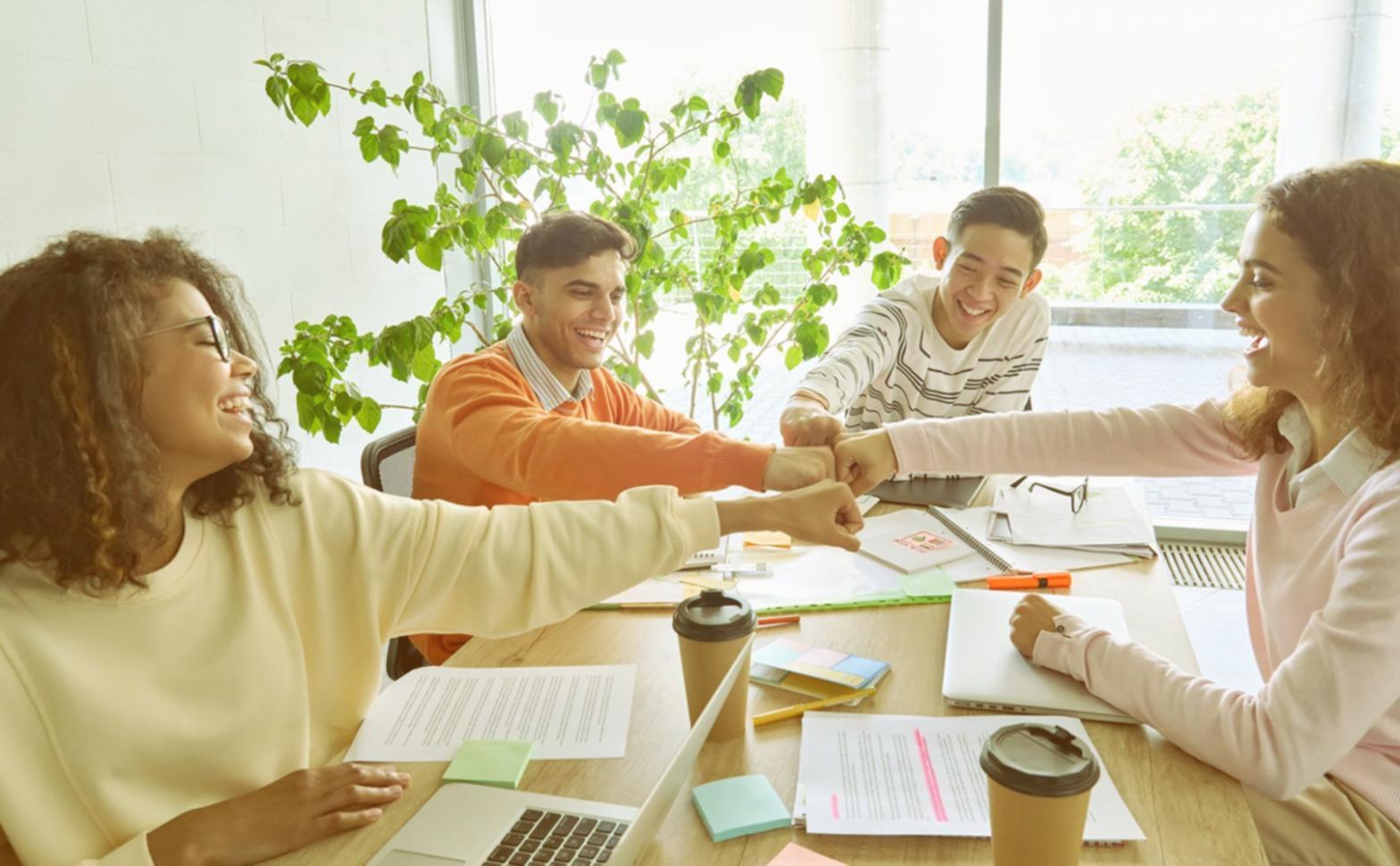 Ομάδα εργασίας που αναπτύσσει επιχειρηματικό σχέδιο
